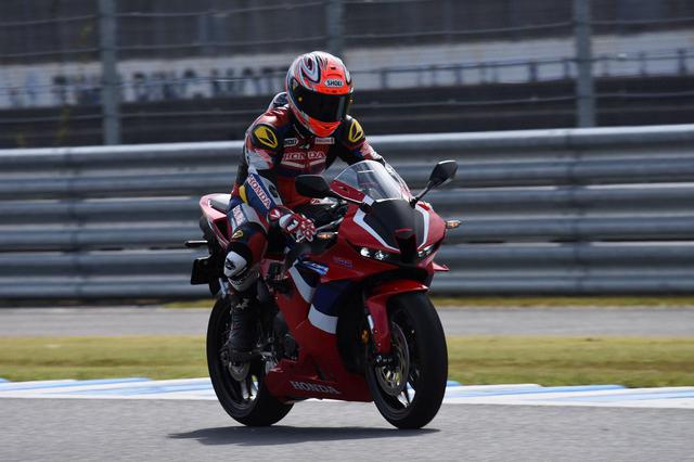 画像4: 全日本ロードレースの昼時間に、伊藤真一氏によるデモランが実現!