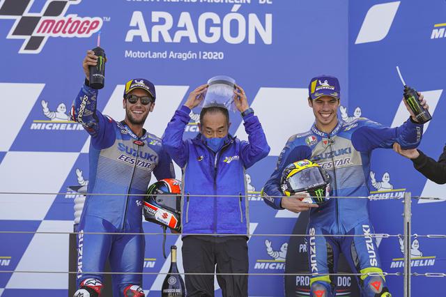 画像: カタルニアに続いて2度目のダブル表彰台! まん中はレースグループの川崎さん^^