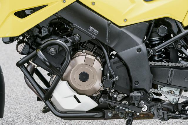 画像: エンジンをさらに進歩させたのは新たな電子制御システムS.I.R.S.(スズキインテリジェントライドシステム)が採用されたこと。出力特性を3つの中から選択可能なSDMS(スズキドライブモードセレクター)や、3段階から選択でき解除も可能なトラクションコントロールなどの機能を得て、使い勝手の良さもプラスされた。