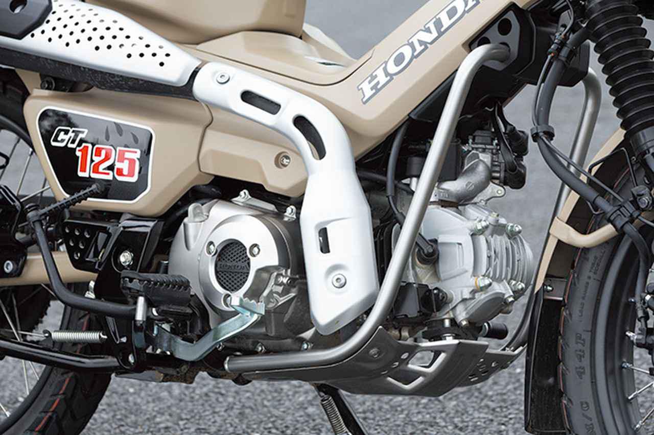 画像: エンジンはタイホンダのWAVE125用と共通の空冷SOHC2バルブの新世代ヨコ型125㏄エンジン。ギア比はC125よりもドリブンスプロケットが3丁大きい加速型となっている。