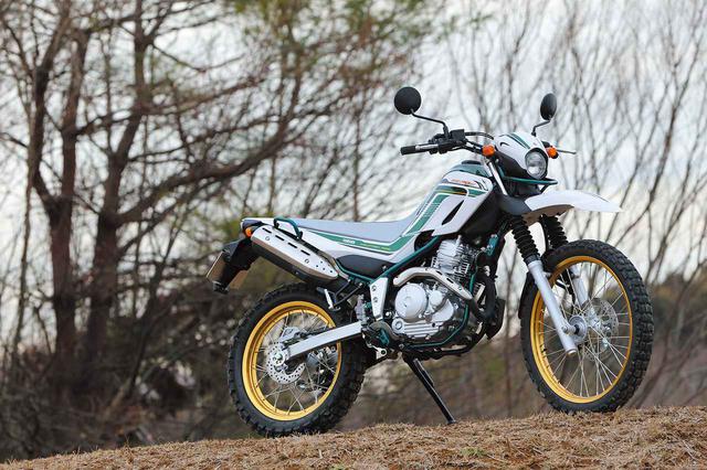 画像: ●空冷4ストOHC2バルブ単気筒●249㏄●20PS/7500rpm●2.1㎏-m/6000rpm●830㎜●133㎏●9.3L●2.75-21・120/80-18