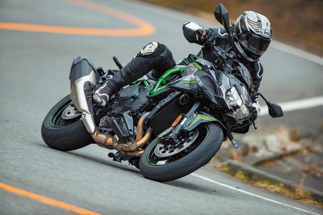 画像: ●水冷4ストDOHC4バルブ並列4気筒●998㏄●200PS/11000rpm●14.0㎏-m/8500rpm●830㎜●240㎏●19L●120/70ZR17・190/55ZR17