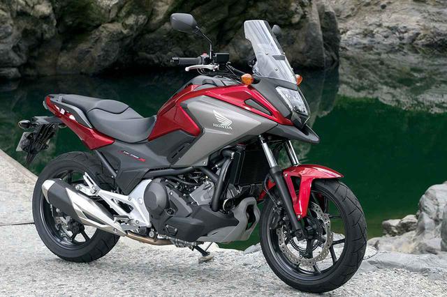 画像: ●水冷4ストOHC4バルブ並列2気筒●745㏄●54PS/6250rpm●6.9㎏-m/4750rpm●800㎜●221㎏●14L●120/70ZR17・160/60ZR17