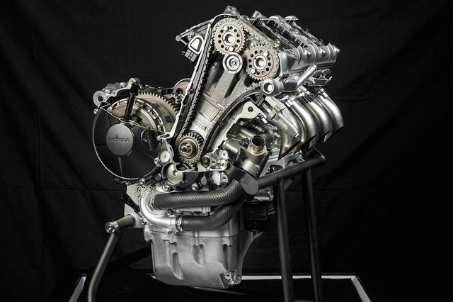 画像: RC213Vと同じボア・ストロークとして、MotoGPマシンのノウハウを惜しみなく投入。カム駆動方式にはセミカムギアトレインが採用されている。