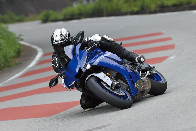 画像: ●水冷4ストDOHC4バルブ並列4気筒●997㏄●200PS/13500rpm●11.5㎏-m/11500rpm●855(Mは860)㎜●201(Mは202)㎏●17L●120/70ZR17・190(Mは200)/55ZR17