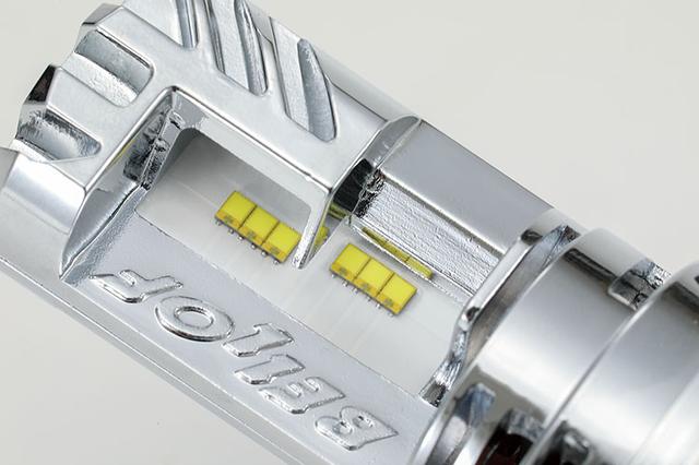 画像: 自慢の高輝度LED素子は両面計12個を配置。ベースとなったプレシャス・レイの計16個、ハイ : 2150ルーメン、ロー : 2000ルーメンのスペックには及ばないが、市街地走行をメインとするライダーには十分な明るさ。コストパフォーマンスの高さに注目したい。