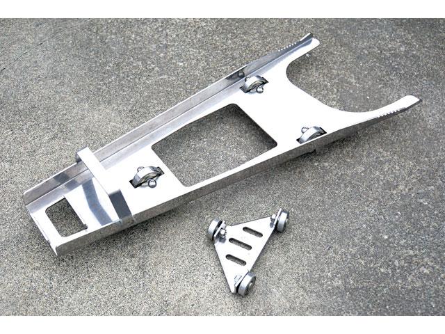 画像: ガレージ内や駐車場で壁に寄せて駐車できれば、スペースを有効に活用できる。多くのバイクを保管するユーザーや四輪駐車場で車の後ろに横向きにバイクを駐車したいユーザーには特にお勧めだ。