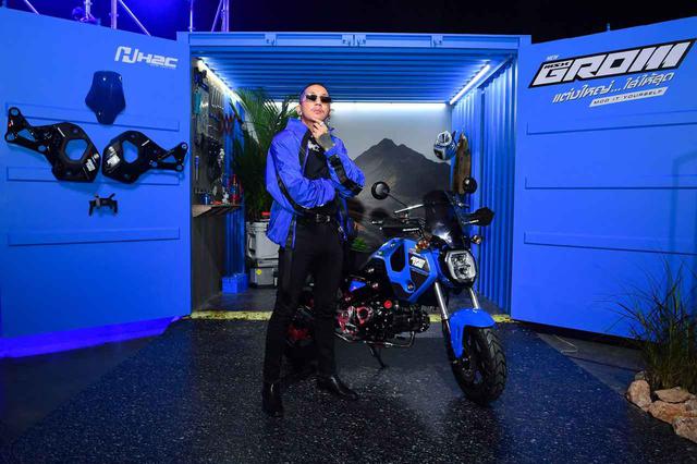 画像: 大きなスクリーンやナックルガードを装着することでアドベンチャーモデルのような仕上がりに。カウルも変更され、エンジン回りのアルマイトパーツもドレスアップに大きく貢献しています。
