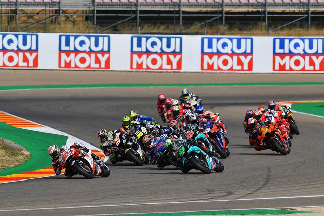 画像: 決勝レーススタート ホールショットを獲ったタカに力強い走りはここまででした