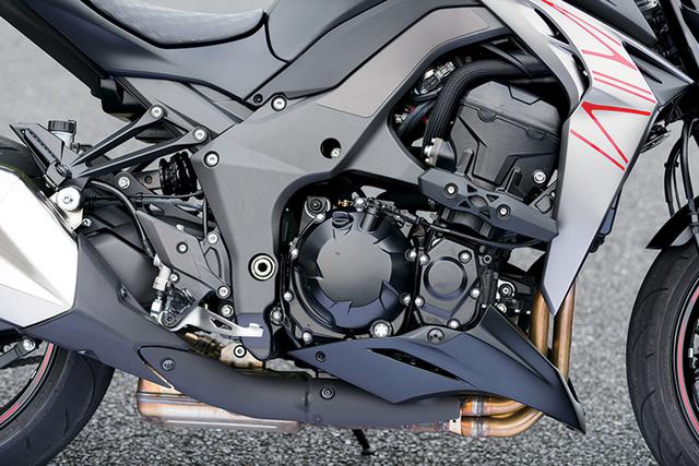 画像: 初代Z1000から改良を重ね、高い完成度のパワフルな1043cc水冷直4DOHCエンジン。加速時の吸気音まで、ライダーを高揚させるチューニングだ