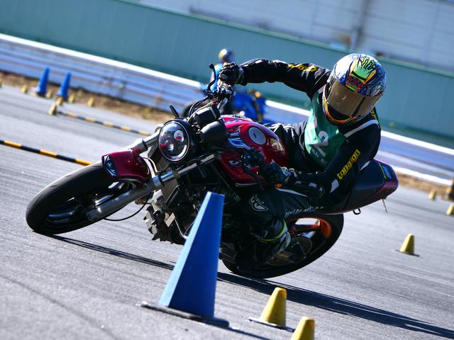 画像: ●C2級1位・明石昌和選手&VTR250 1分47秒411