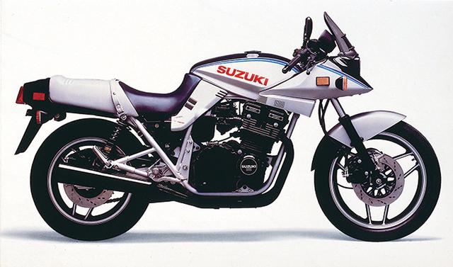 画像: ボディカラーを赤×シルバー、青×シルバーのツートーンに。キャストホイールも新しくなり、デザインが星型から6本スポークになった。
