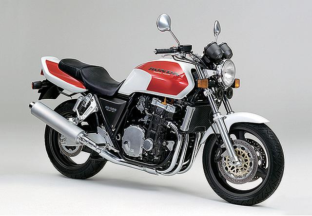 画像: 初代CB1000スーパーフォアは、1991年の東京モーターショーでコンセプトモデルが公開。発売は1992年11月、最高出力は93PSだった。