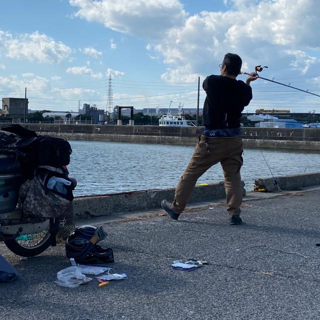 画像: へっぴり若林。腰のライフジャケットがポイントです。