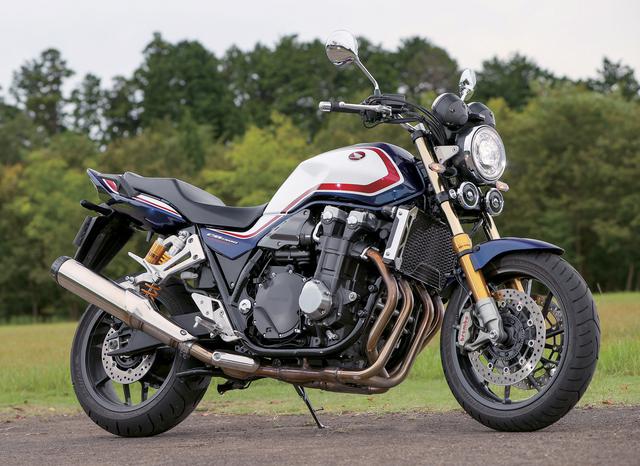 画像: Honda CB1300 SUPER FOUR SP エンジン形式:水冷4ストDOHC4バルブ並列4気筒 総排気量:1294cc 最高出力:110PS/7250rpm 最大トルク:12.0kgf・m/6500rpm シート高:780mm(SP:790mm) 車両重量:268kg 燃料タンク容量:21L タイヤサイズ(前・後):120/70ZR17・180/55ZR17 メーカー希望小売価格:151万1400円/写真の「SP」は188万5400円(消費税10%込)