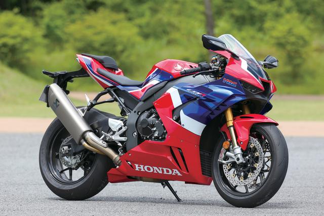 画像: Honda CBR1000RR-R FIREBLADE SP エンジン形式:水冷4ストDOHC4バルブ並列4気筒 総排気量:999cc 最高出力:218PS/14500rpm 最大トルク:11.5kg・m/12500rpm シート高:830mm 車両重量:201kg 燃料タンク容量:16L タイヤサイズ(前・後):120/70ZR17・200/55ZR17 メーカー希望小売価格:278万3000円(スタンダードは242万円)(消費税10%込)