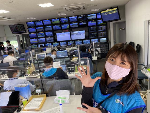 画像: こちらを向いて笑っているのは亀谷さんです!サービス精神旺盛。ありがとうございます( ´ ` )