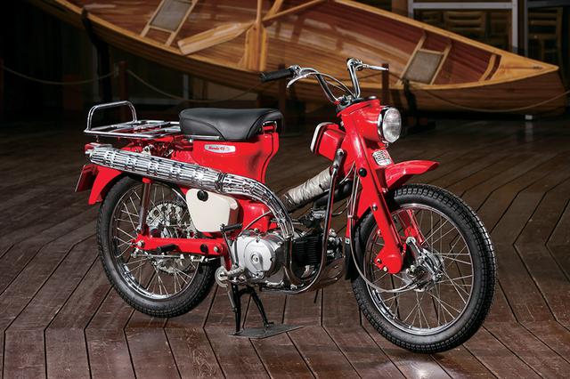 画像: スーパーカブCM90の車体へパイプハンドルを装着。パワフルなC200用87㏄エンジンを組み合わせ、よりオフロード車的に進化して人気を集める。