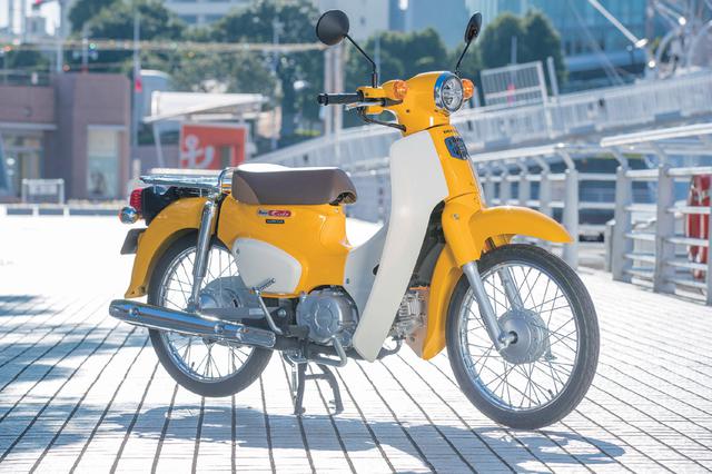 画像: HONDA SUPER CUB50 エンジン型式:空冷4ストOHC2バルブ単気筒 総排気量:49㏄ 最高出力:3.7PS/7500rpm 最大トルク:0.39㎏-m/5500rpm シート高:735㎜ 車両重量:96㎏ 燃料タンク容量:4.3L タイヤサイズ(前・後):60/100-17・60/100-17 価格:23万6500円(消費税10%込)