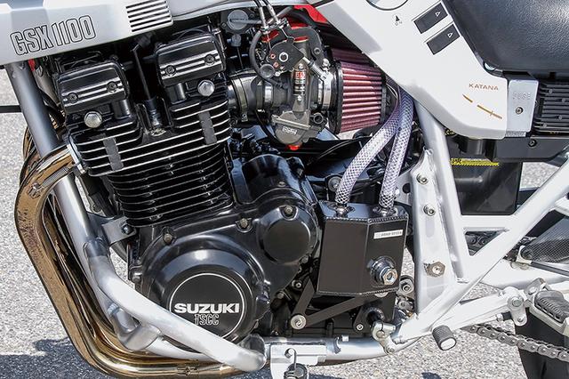 画像: エンジンはオーバーホールが施される。オイルクーラーキットやオオノスピード製オイルキャッチタンク、エンジンガードも追加装着した。