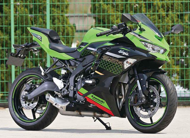 画像: Kawasaki Ninja ZX-25R SE KRT EDITION 総排気量:249cc エンジン形式:水冷4ストDOHC4バルブ並列4気筒 最高出力:33kW(45PS)/15500rpm ラムエア加圧時:34kW(46PS)/15500rpm 最大トルク:21N・m(2.1kgf・m)/13000rpm シート高:785mm 車両重量:184kg 発売日:2020年9月10日 メーカー希望小売価格(税込):91万3000円