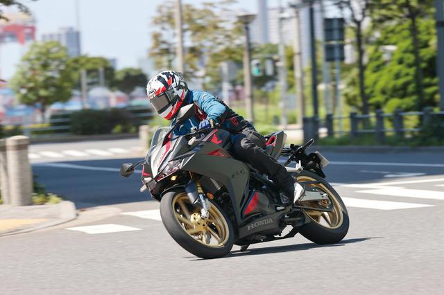 画像1: 【比較】ホンダ「CBR250RR」・カワサキ「Ninja ZX-25R」街乗り