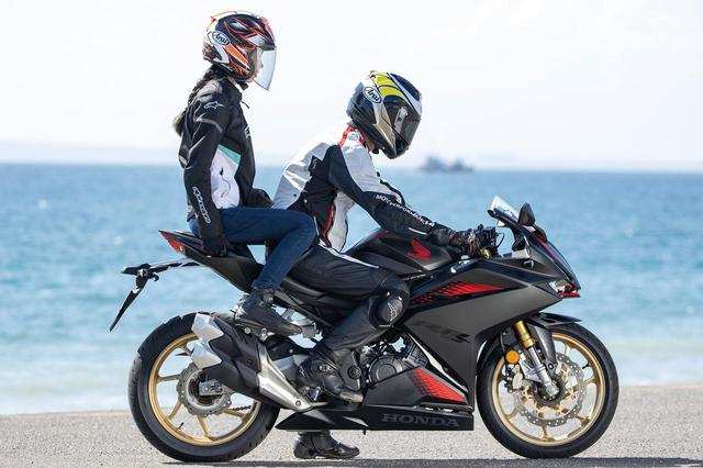画像1: 【比較】タンデムのしやすさ|ホンダ「CBR250RR」・カワサキ「Ninja ZX-25R」