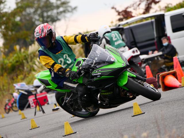 画像: ◆ C1級1位 吉田篤司選手&ニンジャ650 1分24秒062(全クラス総合25位 トップタイム比105.27%)