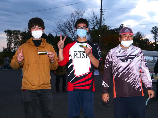 画像: 左から滑雄之助選手(ノービス→C2級)、田中健太選手(C2級→C1級)、双木紀彦選手(C2級→C1級)