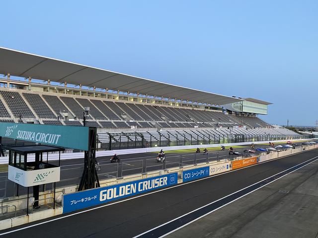 画像: ナイトサーキットクルージングの様子です。