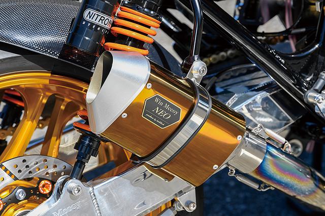 画像: 排気はZ系に最適化したフルチタン4-1エキゾーストのWin Mccoy NEOで、ここではショートサイレンサー仕様をチョイス。