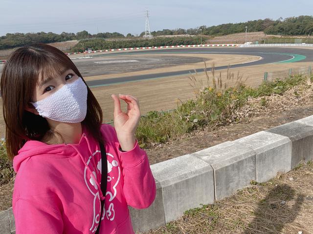 画像: スプーンポーズをしています。笑