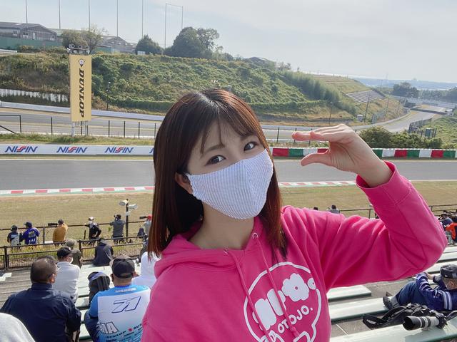 画像: ヘアピンポーズ。笑