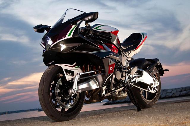 画像: TESI H2 総排気量:998cc エンジン形式:水冷4ストDOHC4バルブ並列4気筒 最高出力:170 kW (231PS) / 11,500 rpm ラムエア加圧時:178 kW (242PS) / 11,500 rpm 最大トルク:141N・m (14.4 kgf・m) / 11,000 rpm