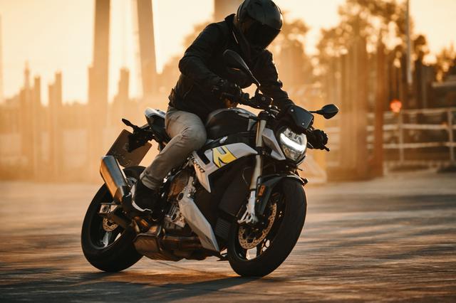 画像5: ベースモデルが最新スーパースポーツ「S1000RR」に。公道でのライディングに合わせて最適化