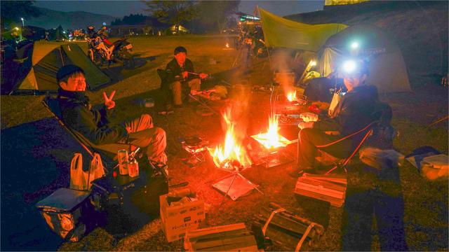画像3: そして日は暮れて…いよいよキャンプの夜が始まる