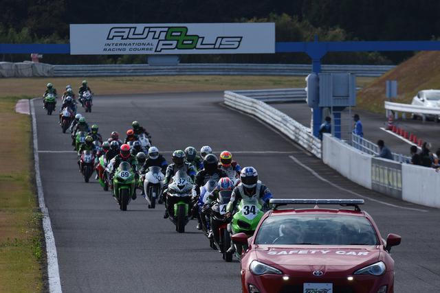 画像: こんな感じのローリングスタート! これも耐久レースっぽいなぁ^^