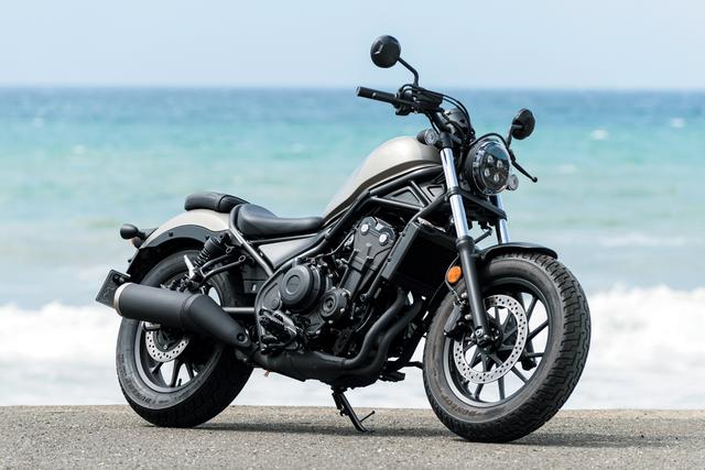 画像: Honda Rebel 500 総排気量:471cc エンジン形式:水冷4ストDOHC4バルブ直列2気筒 シート高:690mm 車両重量:190kg メーカー希望小売価格:79万9700円(消費税10%込)