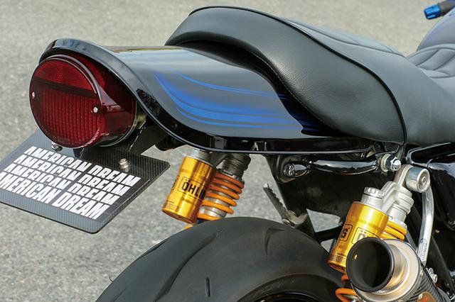 画像: 塗装はZ1000A2ラインをアレンジしシートも貼り替えている。リヤ側ウインカーはグラブバー後部に装着されているのが分かるだろうか。