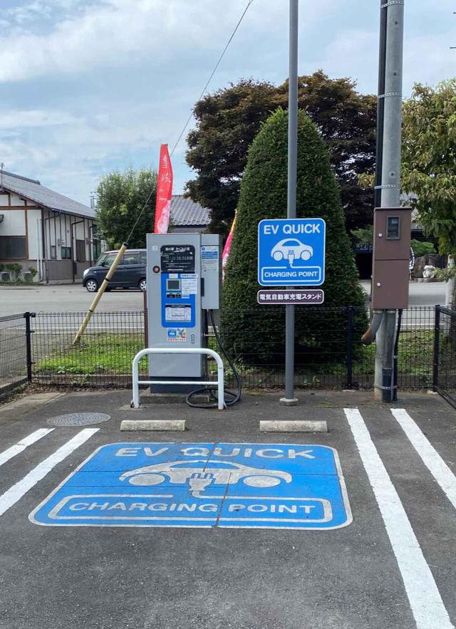 画像3: 日本のインフラにも配慮してCHAdeMO規格ソケットも搭載!