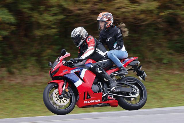 画像: Honda CBR600RR 総排気量:599cc エンジン形式:水冷4ストDOHC4バルブ並列4気筒 最高出力:89kW(121PS)/14000rpm 最大トルク:64N・m(6.5kgf・m)/11500rpm 車両重量:194kg メーカー希望小売価格:160万6000円(消費税10%込)