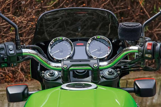 画像: コクピットはZ900RSノーマル。この位置から見ると量産車のようだが、タンクはワンオフ製作されたカバーなのだ。