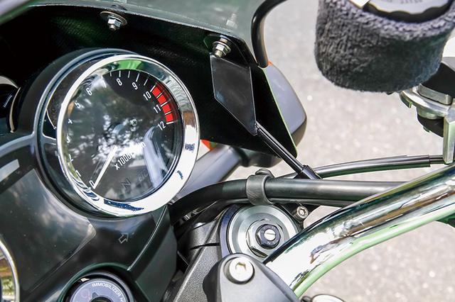 画像: ビキニカウルや角型ヘッドライトを追加装着。そのためのカウルステーはワンオフして対応。こうしたノウハウも構築中なのだ。