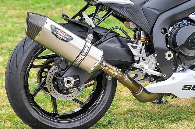 画像: 前後ホイールはマルケジーニM7RSでリヤブレーキはブレンボ・ビレットレーシング4P+サンスターディスク。各部ボルト類はβチタニウム製に置換される。