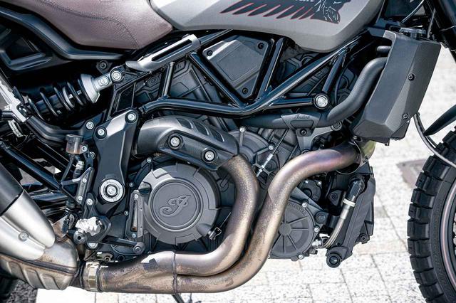 画像: 203㏄水冷Vツインエンジンはスタンダードモデルと同タイプのもの。強力なパワー&トルクを発揮するので、高速道路では3500回転ほど回せば、100キロ巡航も余裕すらあった。