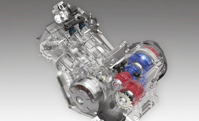 画像: ユーロ5対応と同時にパワーアップも果たしたエンジン。DCTミッションは設定が見直された結果、よりスムーズな動作となっている。