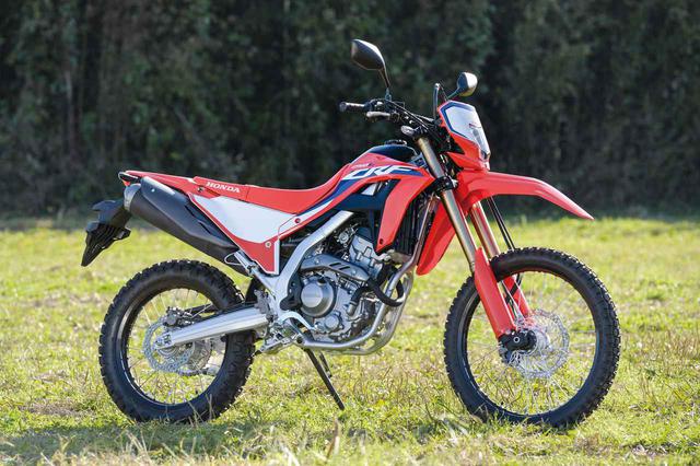 画像: Honda CRF250L 総排気量:249cc エンジン形式:水冷4ストDOHC4バルブ単気筒 シート高:830mm/〈s〉は880mm 車両重量:140kg 発売日:2020年12月17日 メーカー希望小売価格:59万9500円(消費税10%込) ※写真はCRF250L〈s〉