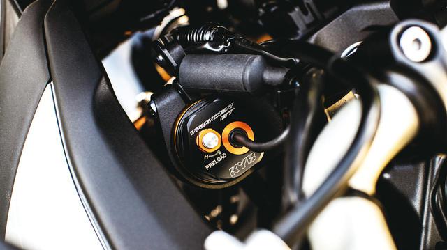 画像: トレーサー9GTは、KYBと共同開発の電子制御サスペンション「KADS」を採用。スポーティな走りと長距離での快適性を狙った2モードがある。