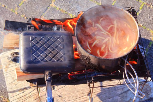 画像: 「無限鍋・煉獄」は無事うどんでシメて完食。無限から有限へ。終わりがあるから美しい。朝見ても赤い。