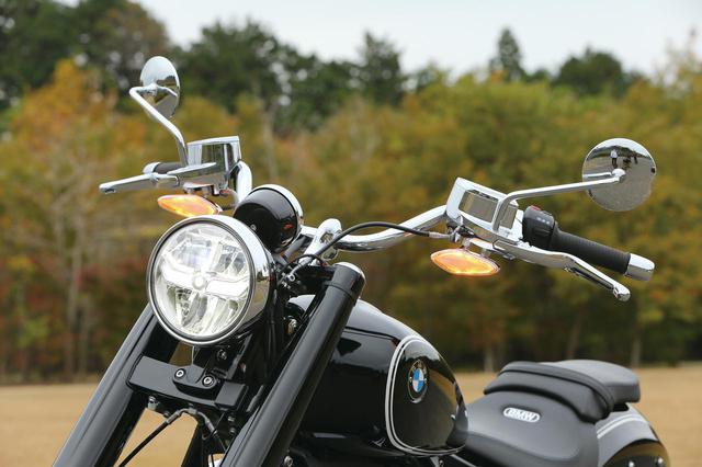 画像: 往年のデザインを継承したヘッドライトとウインカーだが、現代のモデルらしく、中身はいずれもLEDを採用しており、明るさも十分。